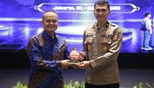 Karo Tekkom Divtik Polri, Brigjen Pol. Indarto (Kanan)