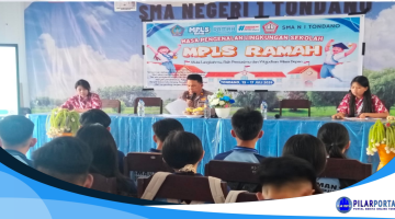 Kasat Binmas Polres Minahasa, IPTU Haris Sukisman, memberikan pembekalan kepada peserta didik baru SMA Negeri 1 Tondano dengan mengusung tema 