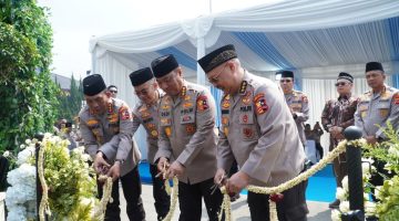 Wakapolri Komjen Pol. Prof. Dr. Dedi Prasetyo meresmikan revitalisasi Masjid Panggilan Sujud di Sekolah Staf dan Pimpinan (Sespim) Lemdiklat Polri, Lembang, sebagai bagian dari rangkaian peringatan Hari Bhayangkara ke-80, Rabu (2/7/2026).