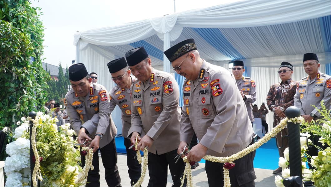 Wakapolri Komjen Pol. Prof. Dr. Dedi Prasetyo meresmikan revitalisasi Masjid Panggilan Sujud di Sekolah Staf dan Pimpinan (Sespim) Lemdiklat Polri, Lembang, sebagai bagian dari rangkaian peringatan Hari Bhayangkara ke-80, Rabu (2/7/2026).
