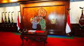 Kapolri Jenderal Listyo Sigit Prabowo melakukan silaturahmi dengan Panglima TNI Jenderal Agus Subiyanto di Mabes TNI, Cilangkap, Jakarta Timur