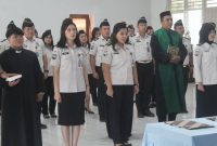 Direktorat Jenderal Kakanwil Pemasyarakatan (Ditjen PAS) Sulawesi Utara, Haposan Silalahi, melantik dan mengambil sumpah/janji lima Pegawai Negeri Sipil (PNS) dalam Jabatan Fungsional di Aula Kantor Wilayah Ditjen PAS Sulawesi Utara, Kamis (16/7/2026).