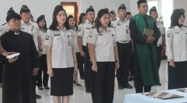 Direktorat Jenderal Kakanwil Pemasyarakatan (Ditjen PAS) Sulawesi Utara, Haposan Silalahi, melantik dan mengambil sumpah/janji lima Pegawai Negeri Sipil (PNS) dalam Jabatan Fungsional di Aula Kantor Wilayah Ditjen PAS Sulawesi Utara, Kamis (16/7/2026).