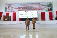 Bupati Minahasa Dr. Robby Dondokambey S.Si MAP memimpin Apel Kerja Awal Bulan Juli dan Ibadah Oikumene yang dirangkaikan dengan Pengambilan Sumpah/Janji PNS serta Pelantikan dalam Jabatan Fungsional bagi ASN Pemkab Minahasa, di Wale Ne Tou Minahasa, Senin (6/7/2026).