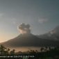 Gunung Lewotobi Laki-laki di Kabupaten Flores Timur, Nusa Tenggara Timur (NTT), kembali mengalami erupsi pada Minggu (5/7/2026) pukul 22.28 WITA.