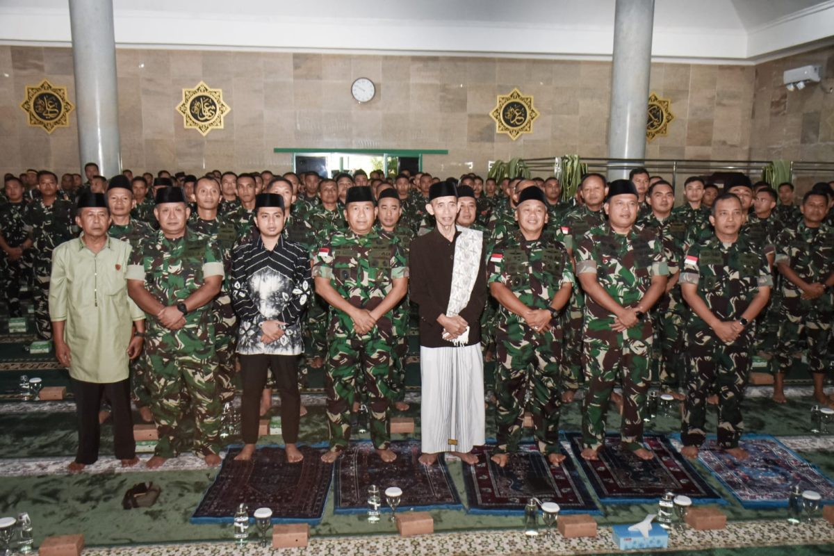 Pangdam XIII/Merdeka Mayjen TNI Mirza Agus mengajak seluruh prajurit, Aparatur Sipil Negara (ASN), dan keluarga besar Kodam XIII/Merdeka menjadikan Tahun Baru Islam 1 Muharam 1448 Hijriah sebagai momentum memperbaiki diri serta meningkatkan pengabdian kepada bangsa dan negara.