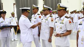 Dankodaeral VIII Laksda TNI Dery Triesananto Suhendi memimpin upacara serah terima jabatan (Sertijab) tiga pejabat strategis di lingkungan Kodaeral VIII, Kamis (9/7/2026).