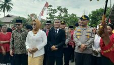 Pelestarian budaya lokal kembali menjadi perhatian masyarakat Bolaang Mongondow Utara (Bolmut) melalui prosesi penganugerahan gelar adat kepada Ketua DPRD Bolmut periode 2024–2029, Hj. Dewi Zandra Astuti Mondo.