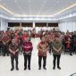 Bupati Minahasa Dr. Robby Dondokambey, S.Si., MAP,. yang juga mengemban tugas sebagai Ketua Umum Panitia resmi melantik Panitia HUT ke-64 Komisi Pelayanan Pria/Kaum Bapa (P/KB) Sinode GMIM 2026, bertempat di Ruang Sidang Pemkab Minahasa, Jumat (24/7/2026).