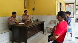 Personel Polsek Likupang, Polres Minahasa Utara, bergerak cepat menangani keributan antar pelajar yang terjadi di Terminal Desa Likupang Dua, Kecamatan Likupang Timur, Kamis (23/7/2026).