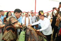 Gubernur Sulawesi Utara Mayjen TNI (Purn.) Yulius Selvanus, S.E.,menghadiri Pengucapan Syukur di Lapangan Sam Ratulangi, Taman God Bless, Tondano, Kabupaten Minahasa, Minggu 26/7.(ist)