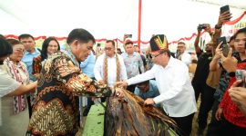 Gubernur Sulawesi Utara Mayjen TNI (Purn.) Yulius Selvanus, S.E.,menghadiri Pengucapan Syukur di Lapangan Sam Ratulangi, Taman God Bless, Tondano, Kabupaten Minahasa, Minggu 26/7.(ist)