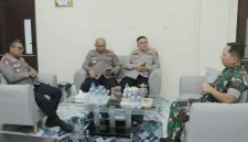 TNI dan Polri di Kota Kotamobagu diperkuat melalui koordinasi antara Kapolres Kotamobagu AKBP Abdul Kholik dan Dandim 1303/Bolaang Mongondow Letkol Inf. Manashe Lomo.