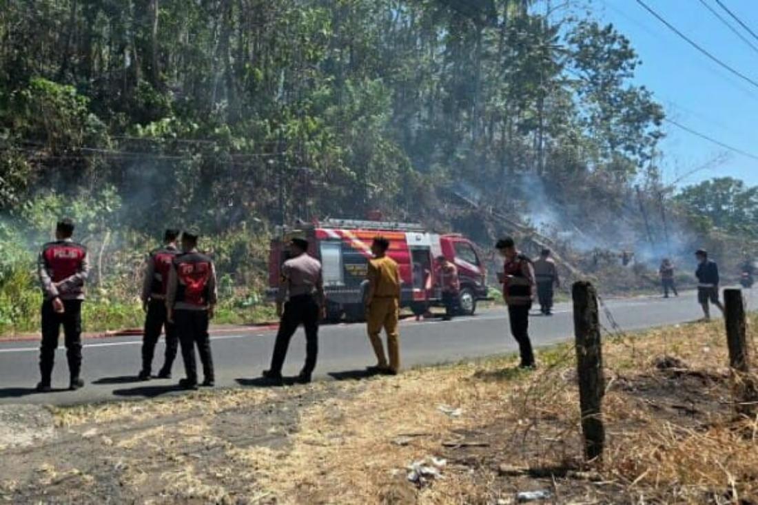 Kebakaran lahan kosong terjadi di Kelurahan Malalayang Dua, Lingkungan VII, Kecamatan Malalayang, Kota Manado, Selasa (28/7/2026).