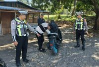 Satlantas Polres Minahasa Utara menindak kendaraan bermotor yang menggunakan knalpot brong dan tidak dilengkapi Tanda Nomor Kendaraan Bermotor (TNKB) dalam operasi penertiban di sejumlah ruas jalan, Selasa (28/7/2026).