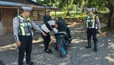 Satlantas Polres Minahasa Utara menindak kendaraan bermotor yang menggunakan knalpot brong dan tidak dilengkapi Tanda Nomor Kendaraan Bermotor (TNKB) dalam operasi penertiban di sejumlah ruas jalan, Selasa (28/7/2026).