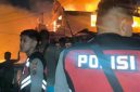 Respons cepat kembali ditunjukkan jajaran Polresta Manado dalam menangani kondisi darurat. Hanya 11 menit setelah menerima laporan kebakaran melalui layanan Call Centre 112/110, personel kepolisian langsung tiba di lokasi kejadian.