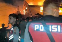 Respons cepat kembali ditunjukkan jajaran Polresta Manado dalam menangani kondisi darurat. Hanya 11 menit setelah menerima laporan kebakaran melalui layanan Call Centre 112/110, personel kepolisian langsung tiba di lokasi kejadian.
