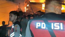 Respons cepat kembali ditunjukkan jajaran Polresta Manado dalam menangani kondisi darurat. Hanya 11 menit setelah menerima laporan kebakaran melalui layanan Call Centre 112/110, personel kepolisian langsung tiba di lokasi kejadian.