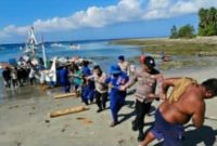 Tiga nelayan asal Desa Bowombaru, Kecamatan Melonguane Timur, Kabupaten Kepulauan Talaud, berhasil diselamatkan setelah perahu motor yang mereka gunakan bocor dan hanyut diterjang cuaca ekstrem di perairan Melonguane, Rabu (29/7/2026).