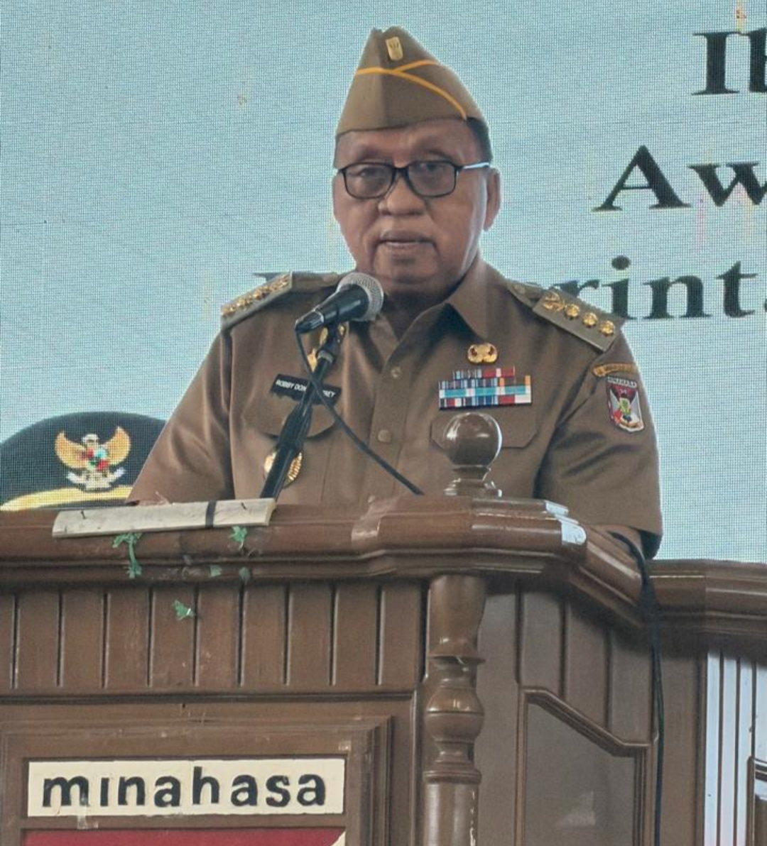 Bupati Minahasa Dr. Robby Dondokambey. 