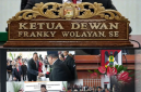 Foto Dok: Franky Wolayan, SE resmi dilantik dan mengucapkan sumpah janji sebagai Ketua DPRD Kabupaten Minahasa dan diambil sumpah oleh Ketua Pengadilan Negeri Tondano, Dr Erenst Ulaen SH MH, untuk sisa masa jabatan 2024–2029.
