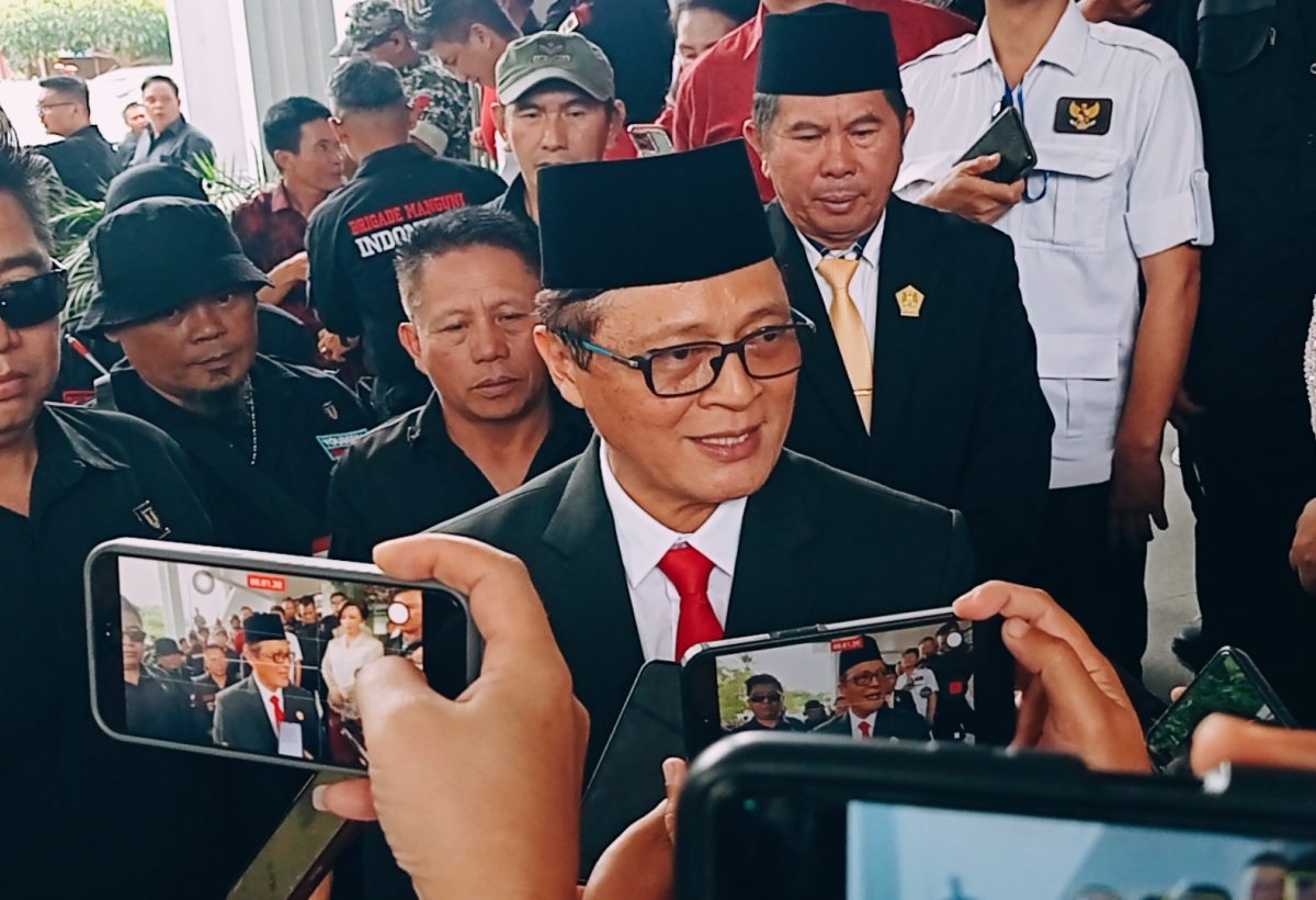 Franky Wolayan, SE, Ketua DPRD Minahasa saat diwawancari awak media usai Dilantik.