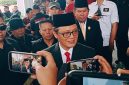 Franky Wolayan, SE, Ketua DPRD Minahasa saat diwawancari awak media usai Dilantik.