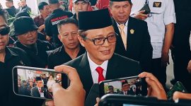 Franky Wolayan, SE, Ketua DPRD Minahasa saat diwawancari awak media usai Dilantik. 
