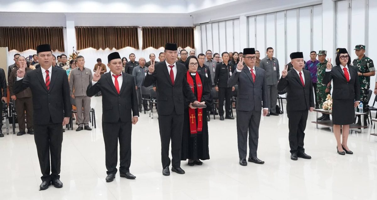 Bupati Minahasa Robby Dondokambey melakukan Pengambilan Sumpah/Janji ASN dalam Jabatan Pimpinan Tinggi Pratama di Lingkungan Pemerintah Kabupaten Minahasa, Kamis (23/7/2026).