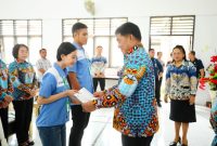 Pemerintah Provinsi Sulawesi Utara terus memperkuat pengembangan sumber daya manusia (SDM) melalui pendidikan dan pelatihan vokasi yang sesuai dengan kebutuhan dunia kerja.