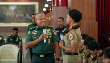 Wakasad Letjen TNI Muhammad Saleh Mustafa menegaskan bahwa integritas, kepemimpinan, dan profesionalisme merupakan fondasi utama yang harus dimiliki setiap calon perwira TNI Angkatan Darat.
