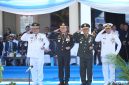 Gubernur Sulawesi Utara Yulius Selvanus bertindak sebagai inspektur upacara dengan membacakan amanat Presiden RI Prabowo Subianto di hadapan ribuan peserta.