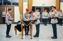 Kapolri Jenderal Pol. Listyo Sigit Prabowo memimpin upacara serah terima jabatan (sertijab) enam Kepala Kepolisian Daerah (Kapolda) di Rupattama Mabes Polri, Jakarta, Sabtu (4/7/2026).
