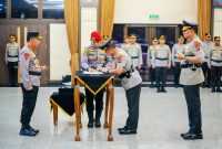 Kapolri Jenderal Pol. Listyo Sigit Prabowo memimpin upacara serah terima jabatan (sertijab) enam Kepala Kepolisian Daerah (Kapolda) di Rupattama Mabes Polri, Jakarta, Sabtu (4/7/2026).