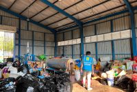 PT PLN (Persero) melalui Program Tanggung Jawab Sosial dan Lingkungan (TJSL) terus menghadirkan manfaat bagi masyarakat melalui pengelolaan sampah berkelanjutan di TPA Kawatuna, Kota Palu.