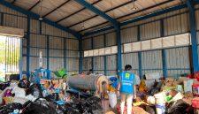 PT PLN (Persero) melalui Program Tanggung Jawab Sosial dan Lingkungan (TJSL) terus menghadirkan manfaat bagi masyarakat melalui pengelolaan sampah berkelanjutan di TPA Kawatuna, Kota Palu.