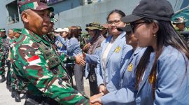Pangdam XIII/Merdeka Mayjen TNI Mirza Agus, S.I.P., memberangkatkan 57 mahasiswa Universitas Sam Ratulangi (Unsrat) Manado, 21 dosen, dan 212 prajurit Kodam XIII/Merdeka menuju Kabupaten Kepulauan Talaud dan Kabupaten Kepulauan Sangihe, Sabtu (11/7/2026).