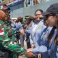 Pangdam XIII/Merdeka Mayjen TNI Mirza Agus, S.I.P., memberangkatkan 57 mahasiswa Universitas Sam Ratulangi (Unsrat) Manado, 21 dosen, dan 212 prajurit Kodam XIII/Merdeka menuju Kabupaten Kepulauan Talaud dan Kabupaten Kepulauan Sangihe, Sabtu (11/7/2026).