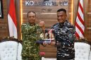 Komandan Kodaerah Maritim (Dankodaeral) VIII Laksda TNI Dery Triesnanto Suhendi menerima kunjungan kehormatan (Courtesy Call) Komandan KRI Bima Suci Letkol Laut (P) Sugeng Hariyanto di Markas Kodaeral VIII, Senin (13/7/2026).