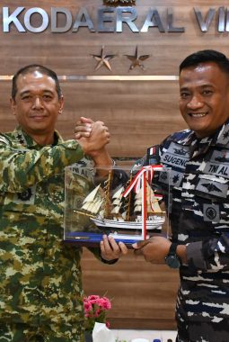 Usai Misi Diplomasi, Komandan KRI Bima Suci Courtesy Call ke Dankodaeral VIII