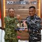 Komandan Kodaerah Maritim (Dankodaeral) VIII Laksda TNI Dery Triesnanto Suhendi menerima kunjungan kehormatan (Courtesy Call) Komandan KRI Bima Suci Letkol Laut (P) Sugeng Hariyanto di Markas Kodaeral VIII, Senin (13/7/2026).