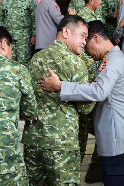 Kasad Dampingi Panglima TNI Terima Silaturahmi Kapolri, Perkuat Sinergi TNI-Polri
