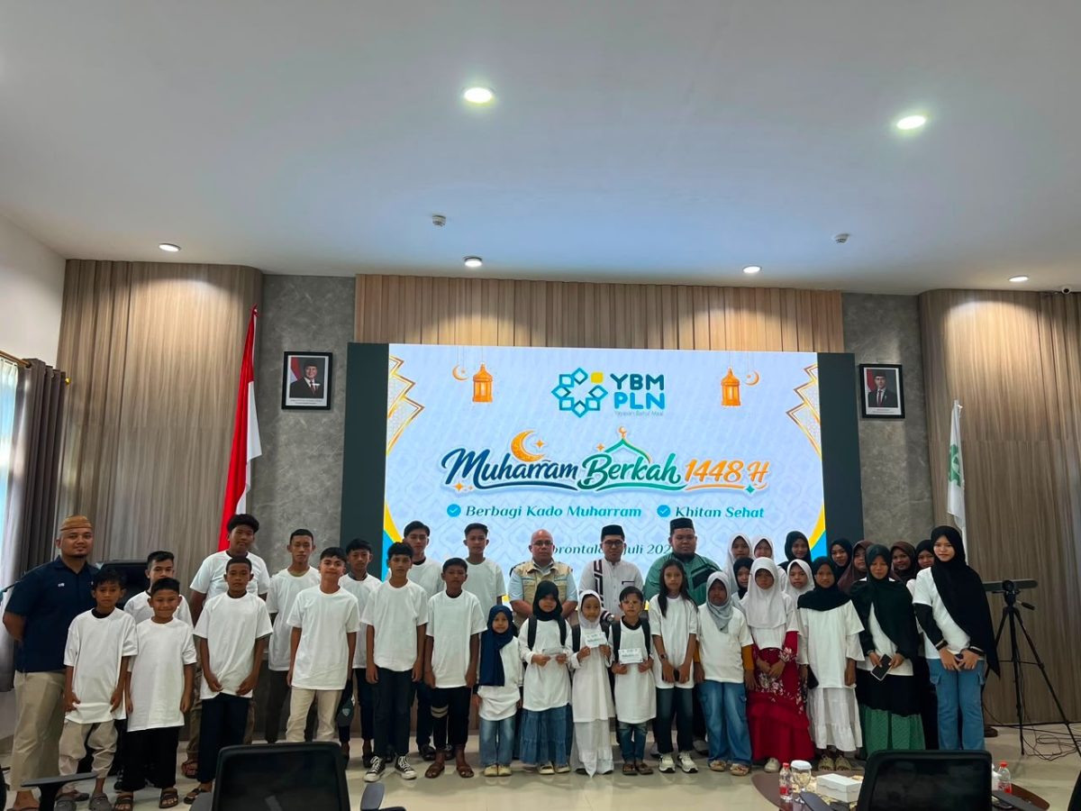 Yayasan Baitul Maal (YBM) PLN UP3 Gorontalo menggelar program Muharram Berkah 1448 Hijriah dengan memberikan santunan kepada 50 anak yatim dan dhuafa sebagai bentuk kepedulian sosial di momen Tahun Baru Islam.