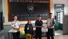 Rutan Kelas IIB Kotamobagu kembali menyalurkan bantuan sosial berupa paket sembako kepada keluarga Warga Binaan Pemasyarakatan (WBP) yang kurang mampu di wilayah Bolaang Mongondow Raya, Rabu (15/7/2026).