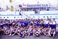 Siswa SMP Hang Tuah Manado mendapat kesempatan mengikuti kunjungan edukatif di KRI Bima Suci yang sandar di Dermaga Satrol Kodaeral VIII, Kamis (16/7/2026).
