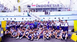 Siswa SMP Hang Tuah Manado mendapat kesempatan mengikuti kunjungan edukatif di KRI Bima Suci yang sandar di Dermaga Satrol Kodaeral VIII, Kamis (16/7/2026).