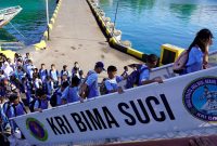 Antusiasme masyarakat Sulawesi Utara terhadap kegiatan Open Ship KRI Bima Suci mencapai puncaknya pada hari terakhir pelaksanaan di Dermaga Samla Kodaeral VIII, Manado, Jumat (17/7/2026).