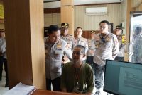 Asisten Utama Kapolri Bidang Operasi (Astamaops Kapolri) Komjen Fadil Imran saat melakukan kunjungan kerja ke Polresta Sorong Kota, Papua Barat Daya, Kamis (16/7/2026).