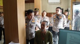 Asisten Utama Kapolri Bidang Operasi (Astamaops Kapolri) Komjen Fadil Imran saat melakukan kunjungan kerja ke Polresta Sorong Kota, Papua Barat Daya, Kamis (16/7/2026).